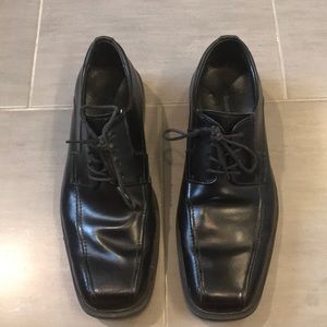 Men’s black dress shoe